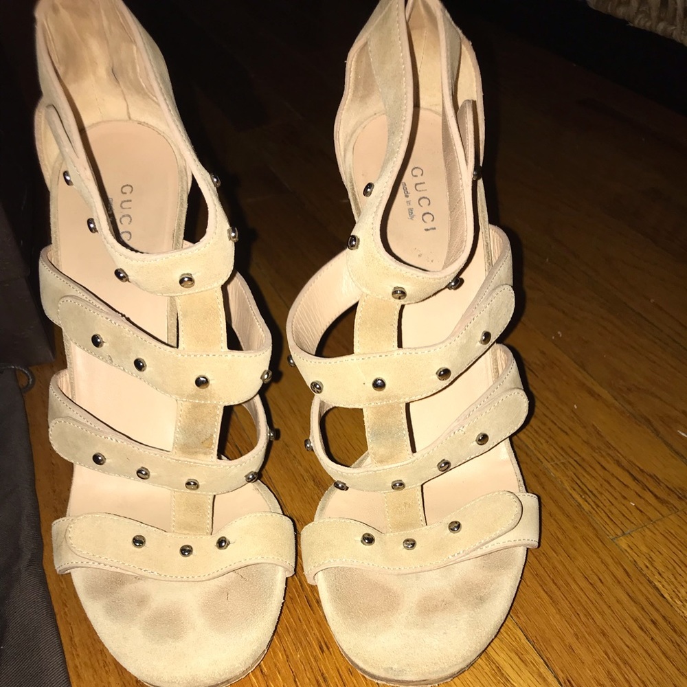 Gucci Nude Suede Sandel